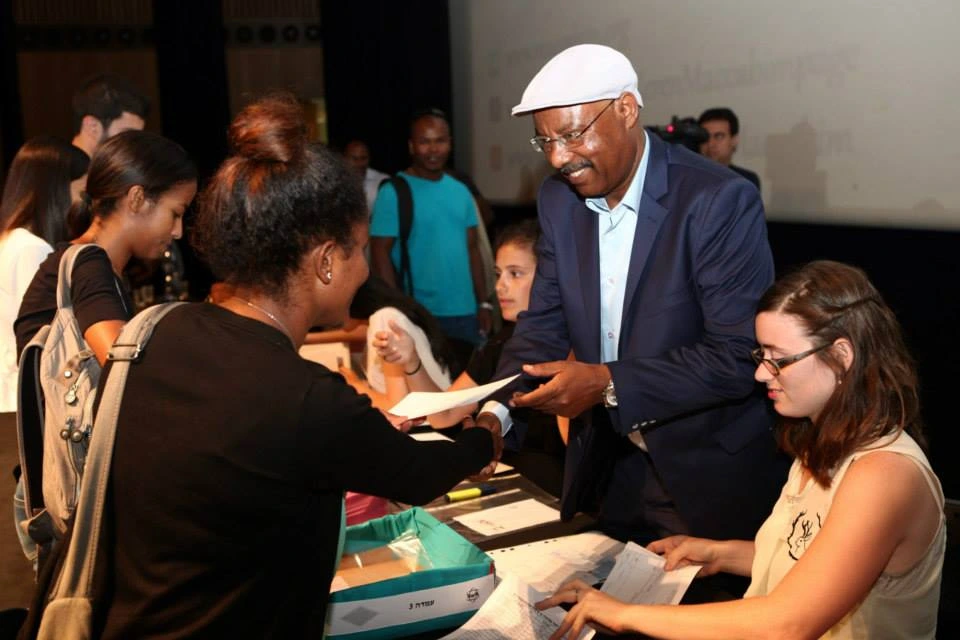 Awarding scholarships to Ethiopian descendants
