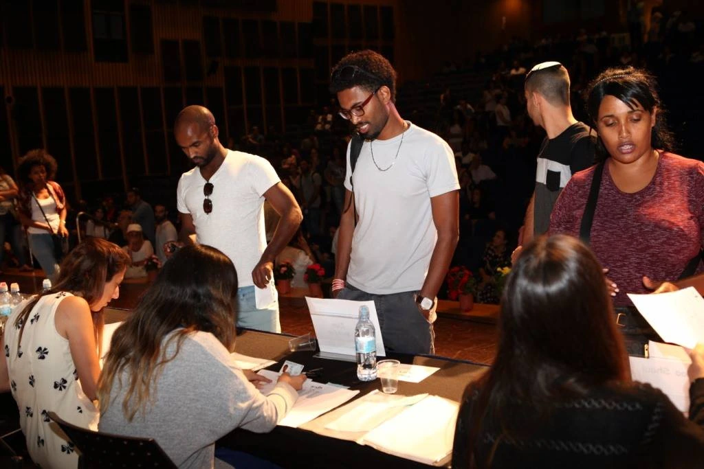 Awarding scholarships to Ethiopian descendants